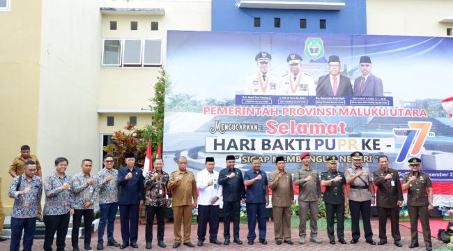 Foto Bersama Perayaan HARBAK PU ke 77 di Dinas PUPR Provinsi Maluku Utara 