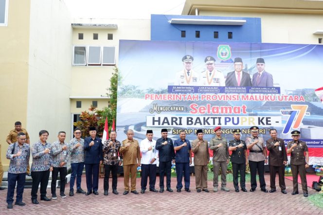 
 Foto Bersama Perayaan HARBAK PU ke 77 di Dinas PUPR Provinsi Maluku Utara 