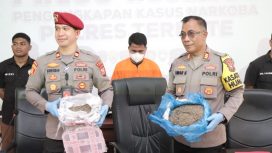 Satresnarkoba Polres Ternate saat mengamankan terduga pelaku bersama barang bukti